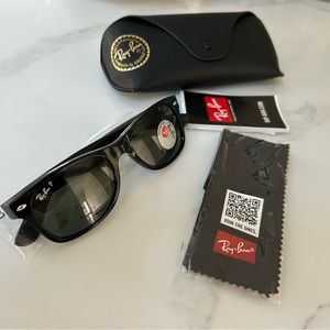 RayBan New Wayfarers - RB2132 - Glossy Black/Green Lenses